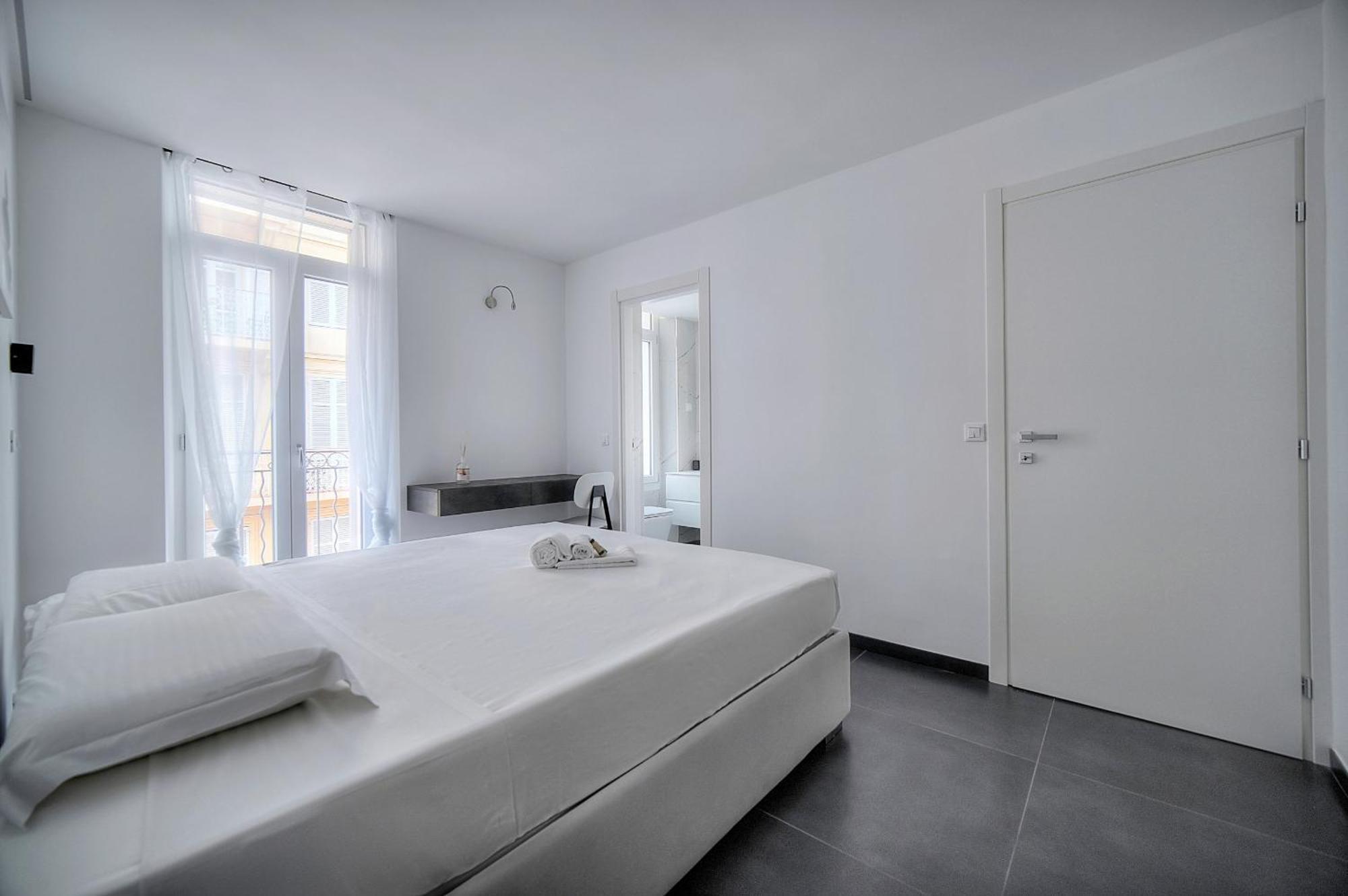 Appartement Grand 2 Pieces Moderne Carre D Or A1b205 Cannes
