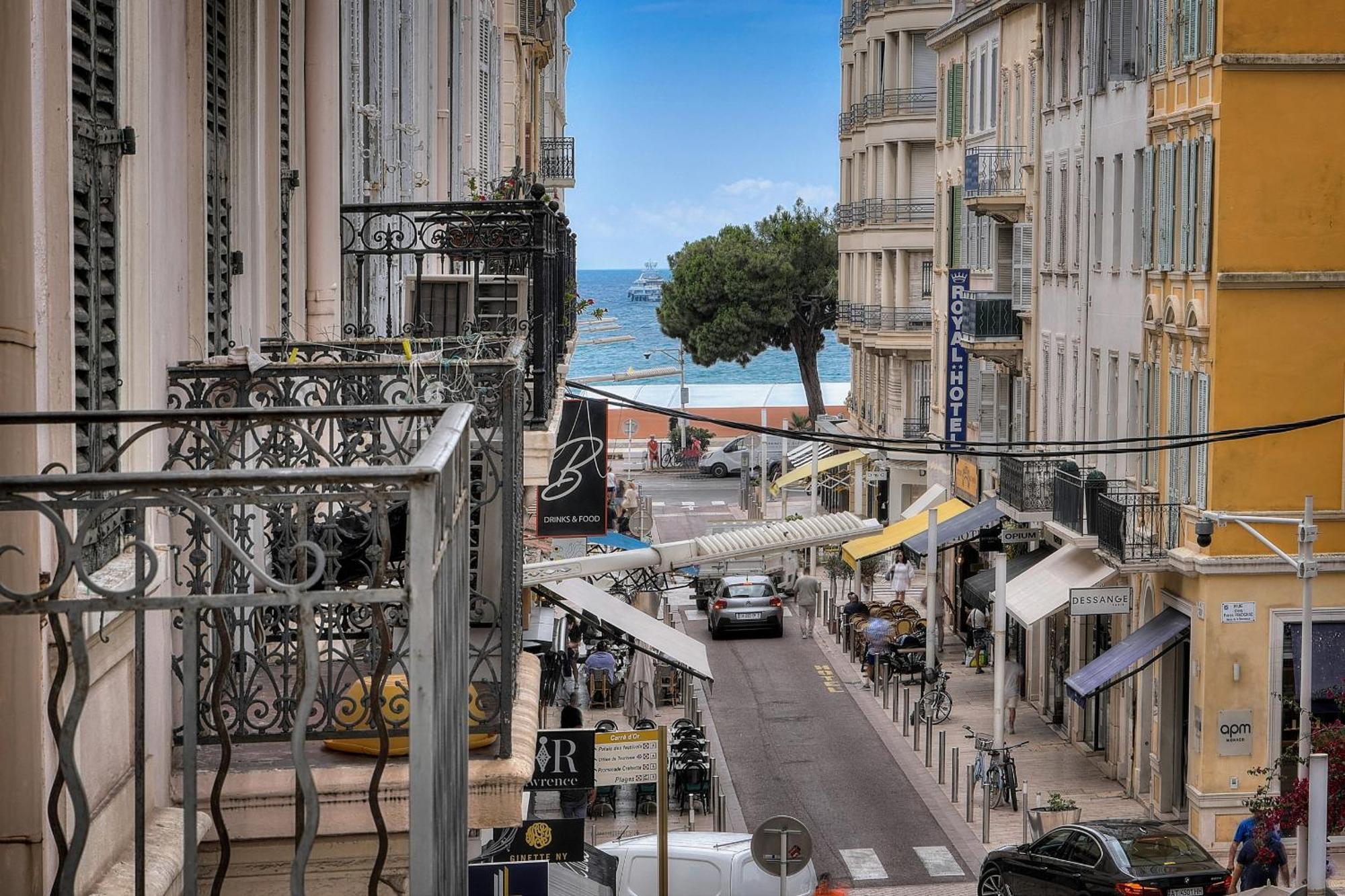 Appartement Grand 2 Pieces Moderne Carre D Or A1b205 Cannes